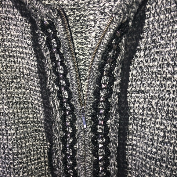 Black and a White Tweed Blazer - Picture 4 of 4